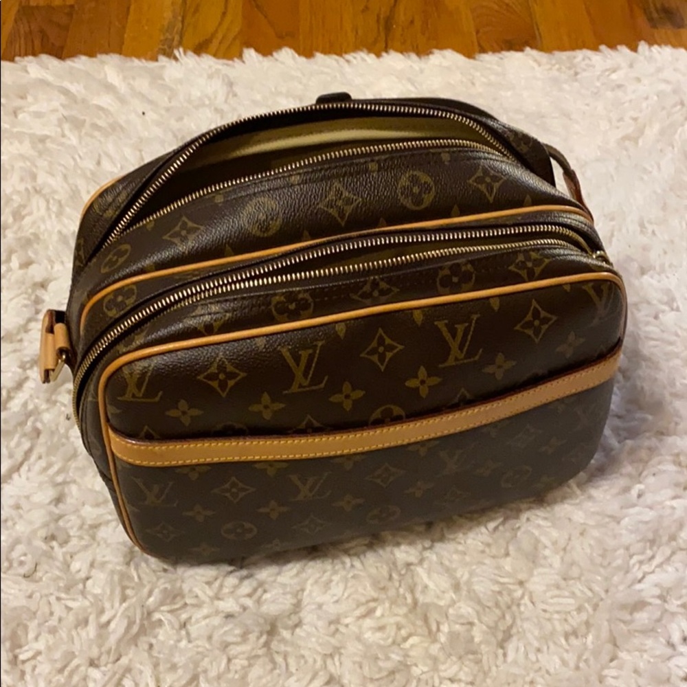 Louis Vuitton camera bag / messenger